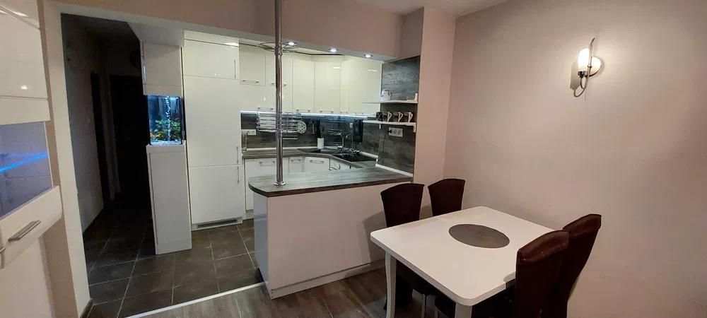 Тристаен апартамент, под наем, Окръжна болница