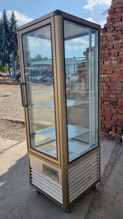 Хладилна витрина за Торти.