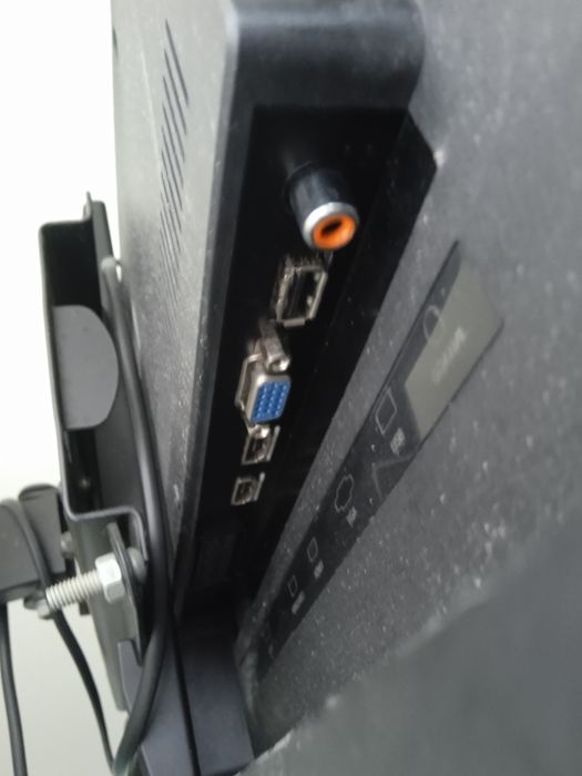 Продам телевизор срочно Haier  (не смарт))