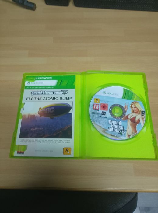Xbox 360 controler cu joc grand theft auto 5