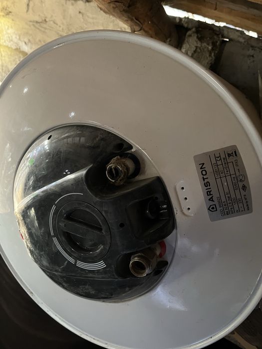 Vând boiler electric