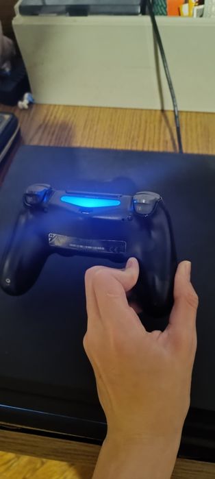 PS4 pro 1tb , 1 controller