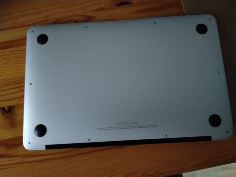 MacBook Air 11” (Mid 2013) – Stare bună
Vând MacBook Air 11 inch (Mid