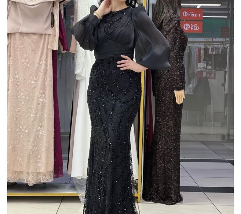 Вечерные платья.