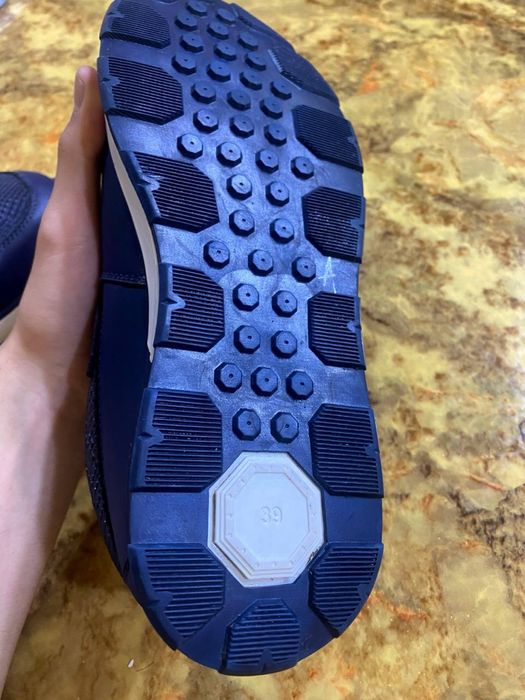 Стильные кроссовки