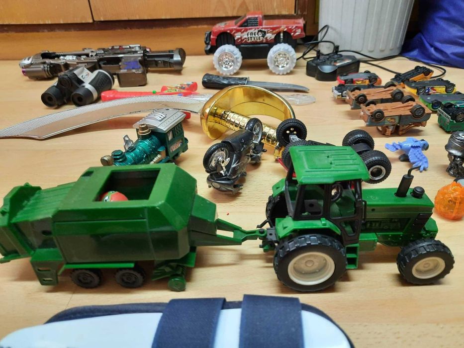 Мотор+бъги+локомотив+бинокъл+оръжия+други детски играчки