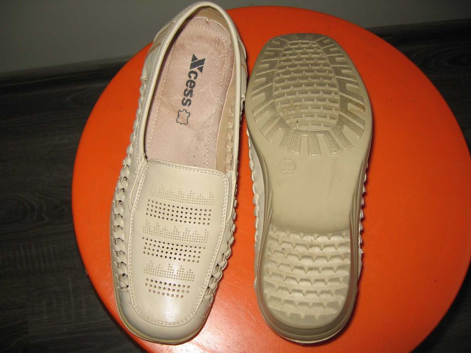 Продавам дамски пролетни обувки бежов цвят - номер 38