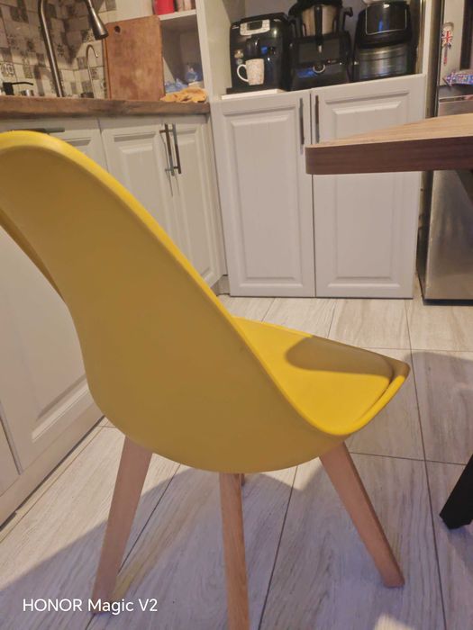 Scaune  set galben cu lemn