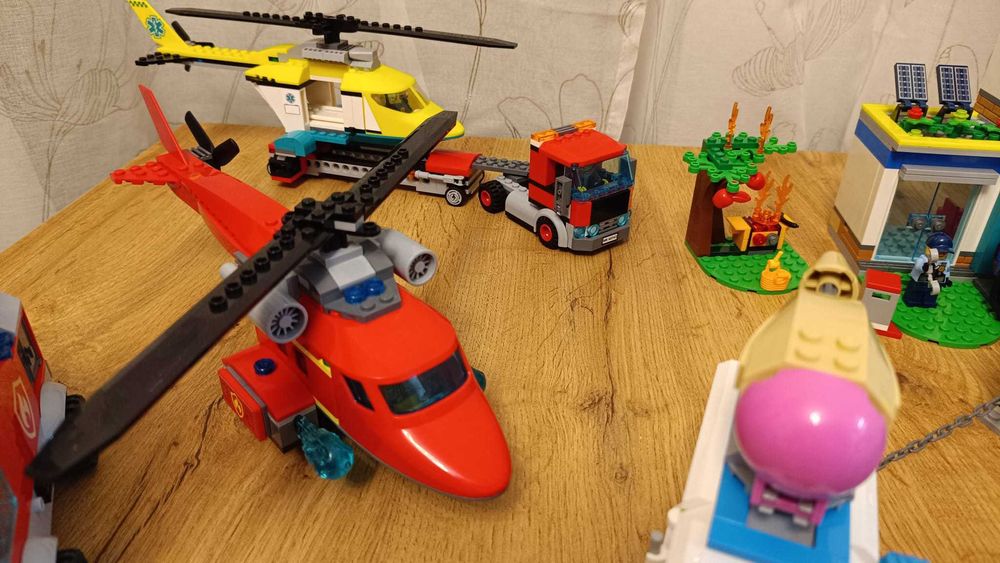 Colecție Lego City cu 6 seturi complete peste 1700 de piese