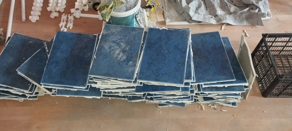 Отдам плитку керамическую