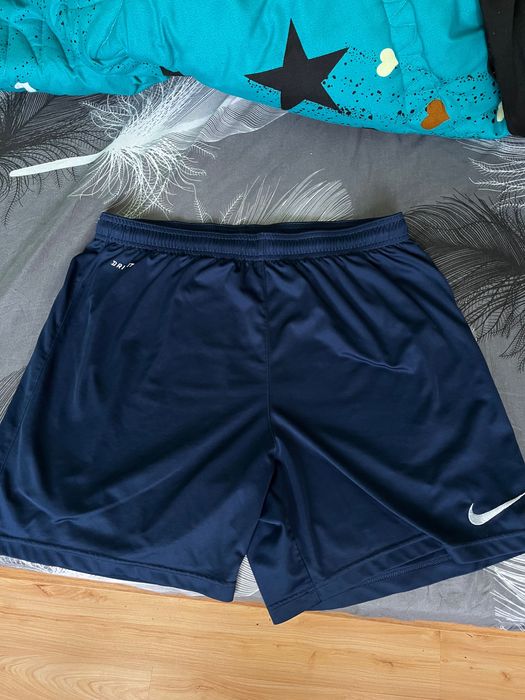 Pantaloni nike scurti