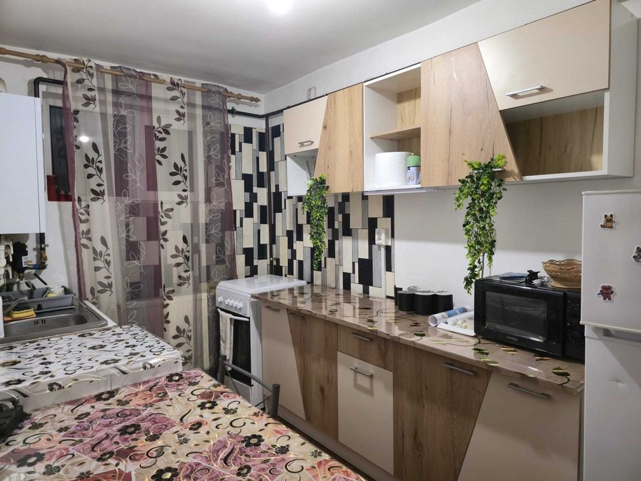 Închiriez apartament
