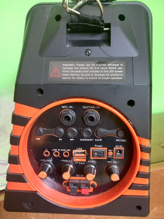 Преносима уредба SENCOR  с  тунер ,вход мик.и вход за китара с USB,TF Card, батерия зараждащата на 9v
