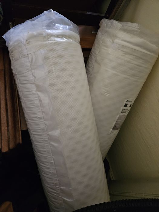 Vând   saltele IKEA  noi