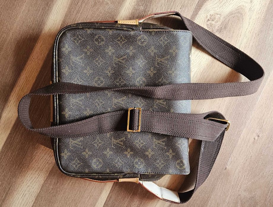 Дамска чанта с щампа Louis Vuitton