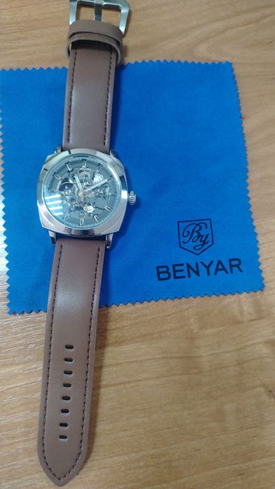 Мужские часы марки Benyar