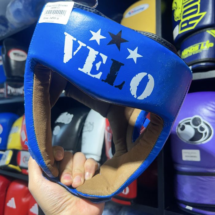Перчатки и шлемы для бокса Velo IBA