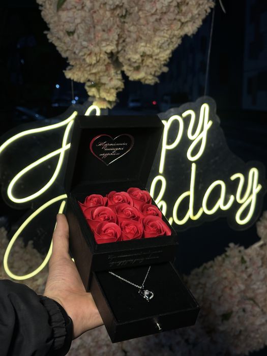 Подарок на 8 марта . Кулон с цветами подарки на 8 марта