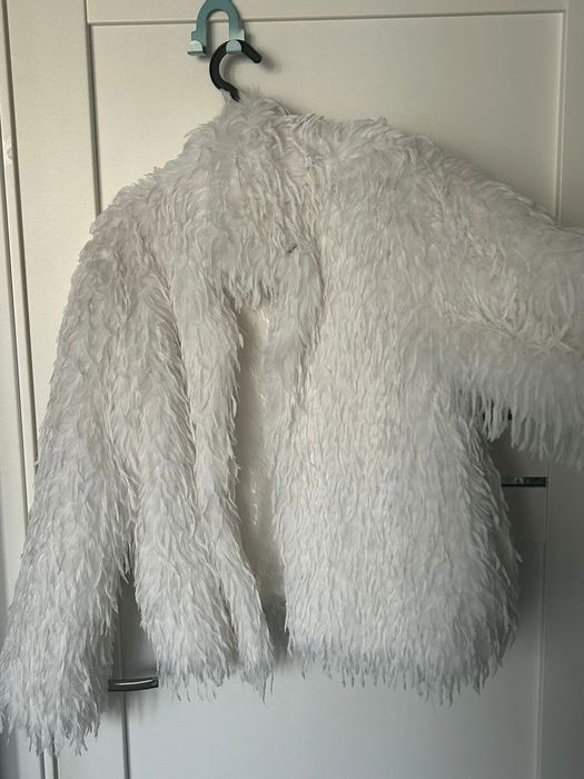 Шубка нарядная белая