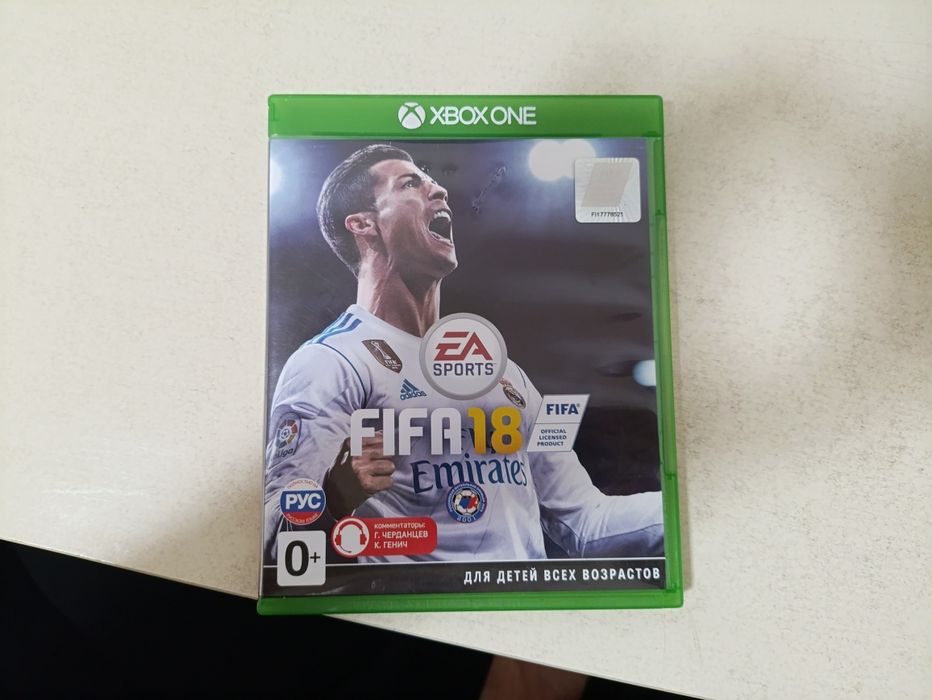 Xbox one X 1тб 2 джостиками 1диск фифа 18