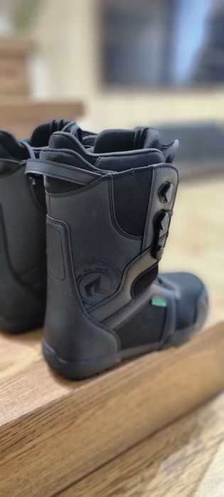 Boots snowboard .   NOI