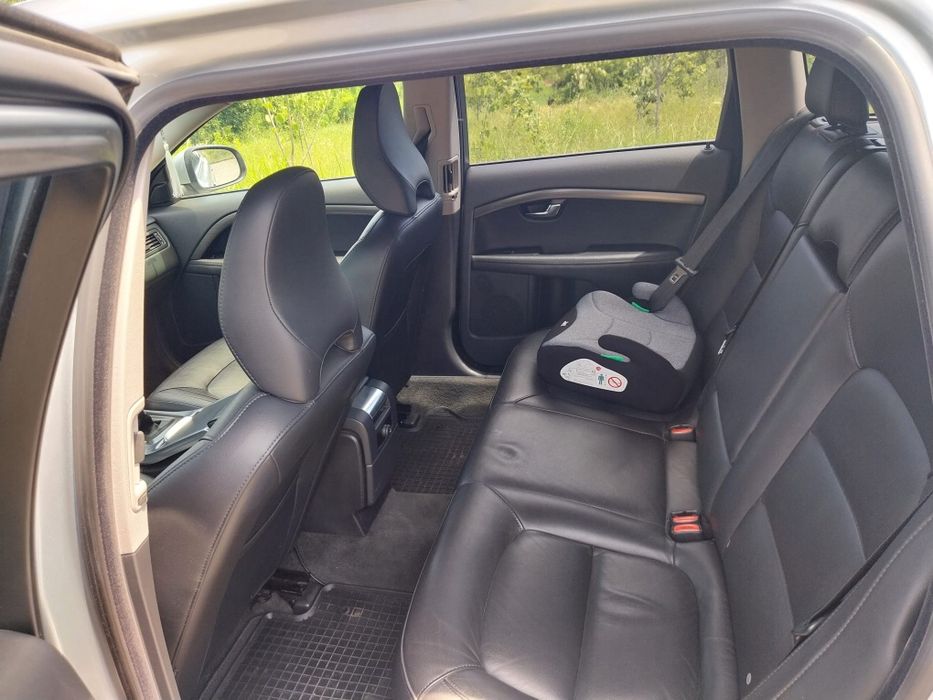 Vând Volvo V70D4 2015