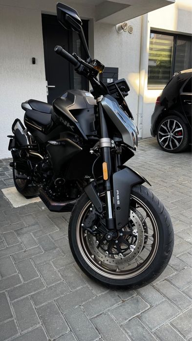 CFmoto 800 NK 2025 traction control 1800 km garantie 2030