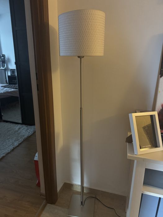 Lampa cu abajur reglabila