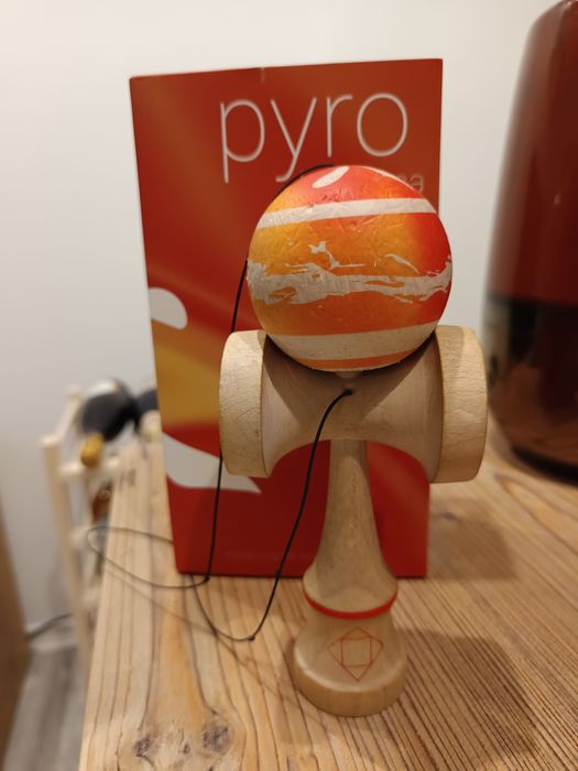 Kendama LOTUS Pyro Element - Ediție Limitată (Element Shape)