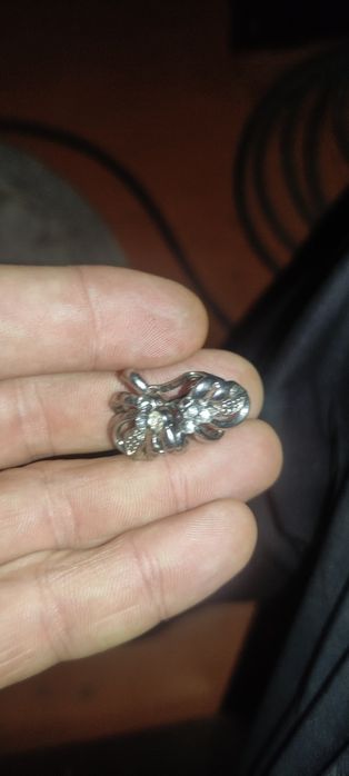 Продам серьги две пары