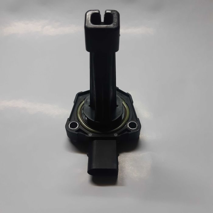 Продавам датчик, ниво на маслото в двигателя за HYUNDAI ix35.