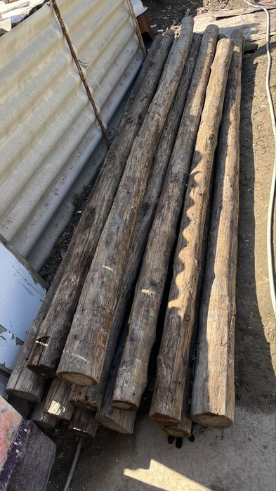 Кругляк, деревянные стойки