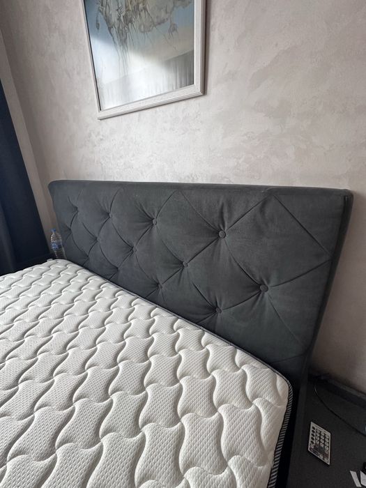 Тапицирано легло