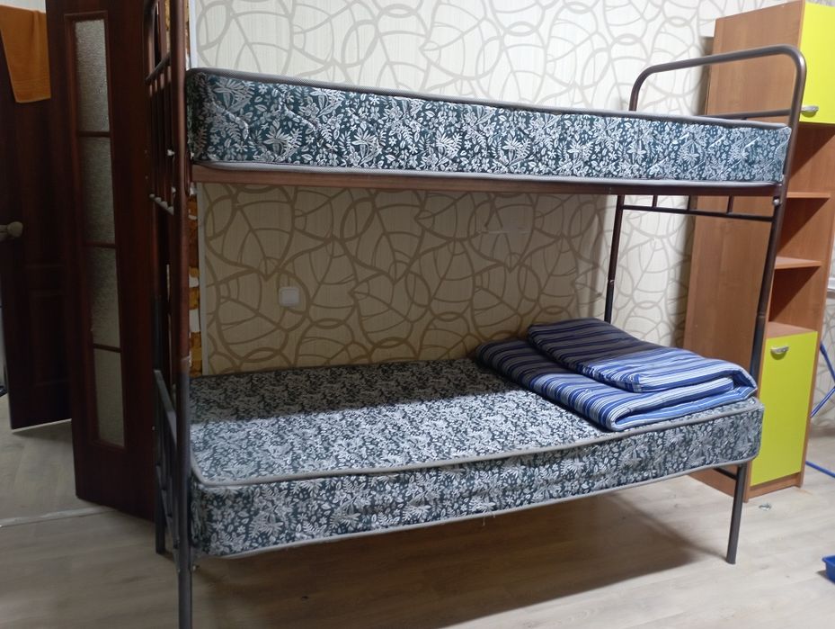 Продам кровать 2 яруса металлические