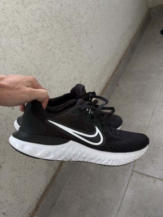 Nike running renew