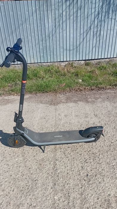 Vând trotineta electrica ninebot kickscooter e2 plus