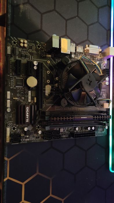Gaming Bundle i5-8400 / GTX 1060 6GB EVGA / 16GB Corsair / Z370