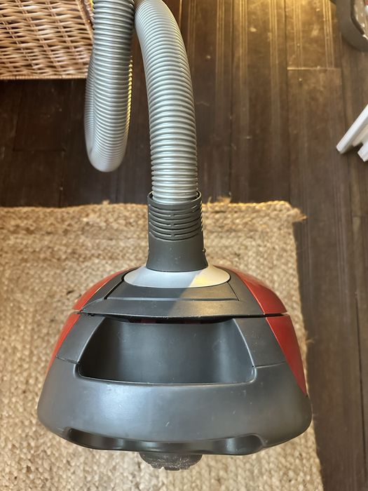 Miele Complete C3 Cat & Dog – Stare Impecabilă – Full Box