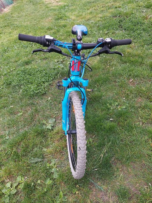 Bicicleta Cube cu roti pe 24"