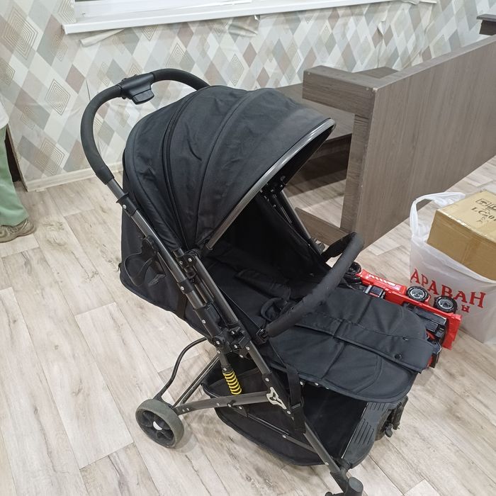 Продам детскую коляску идеальное состояние.