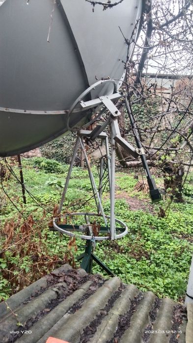 Большая параболическая антенна