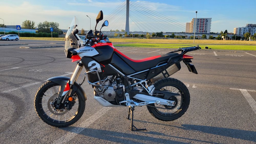 Adventure touring Aprilia Tuareg 660, accesorizata