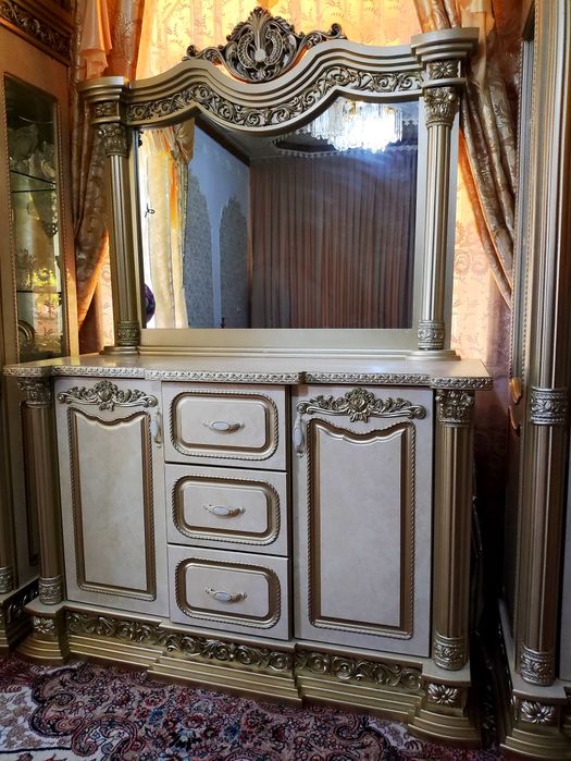 Трюмо с зеркалом новое