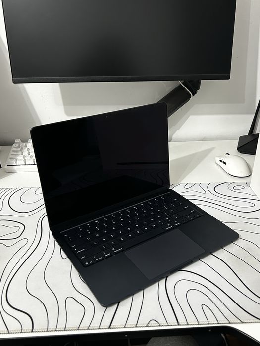 MacBook M4 16,256