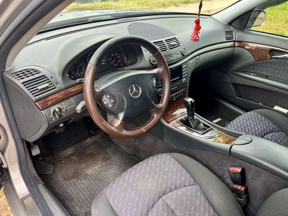Mercedes  E Class W211