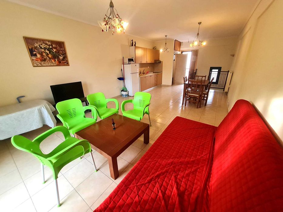 Продава къща - мезонет 90 м2 и двор 120 м2 в Аспровалта, Гърция