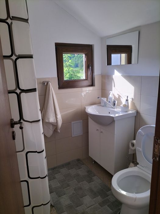 Închiriez căsuța în regim hotelier