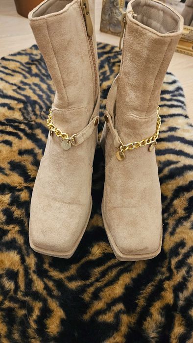 Боти в Бежов цвят велур