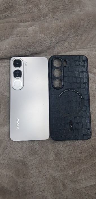 Продам Vivo v40 Lite