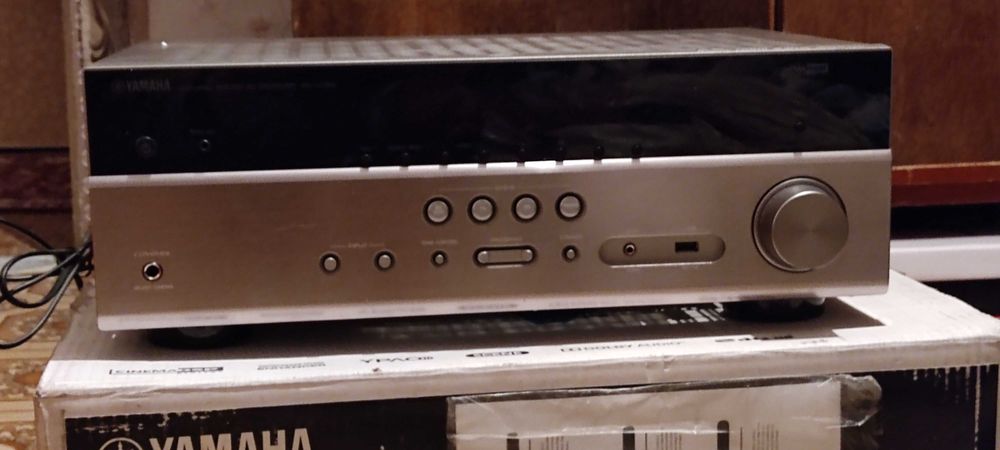 Ресивер YAMAHA RX-V385.